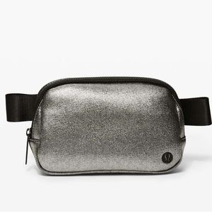 Special edition Everywhere Belt Bag *black sparkle
